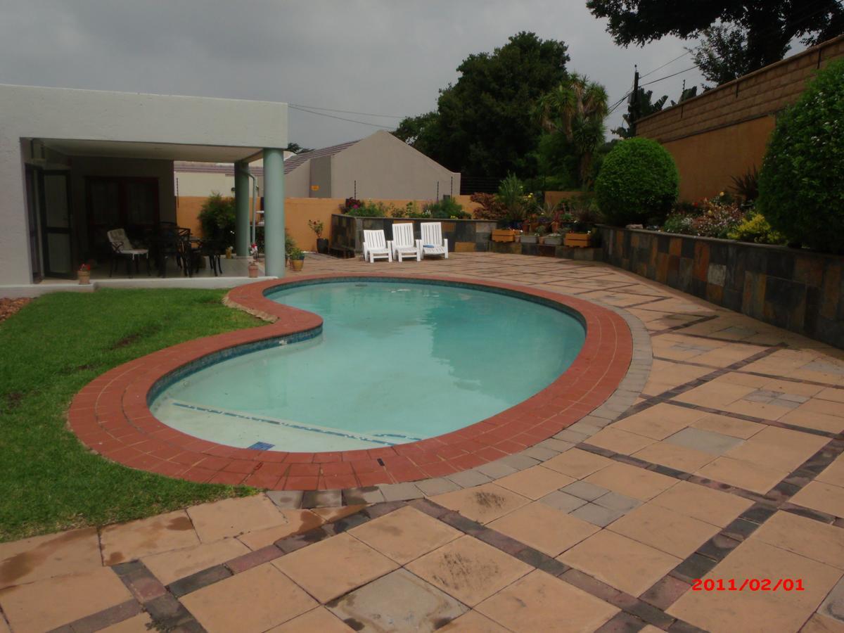 Spacious Garden Cottage Johannesburg Bagian luar foto