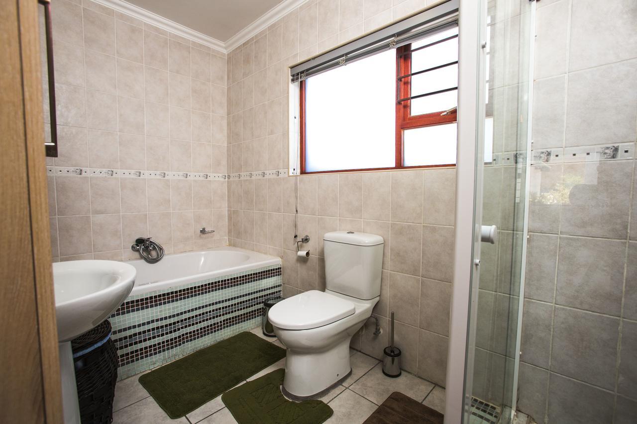 Spacious Garden Cottage Johannesburg Bagian luar foto